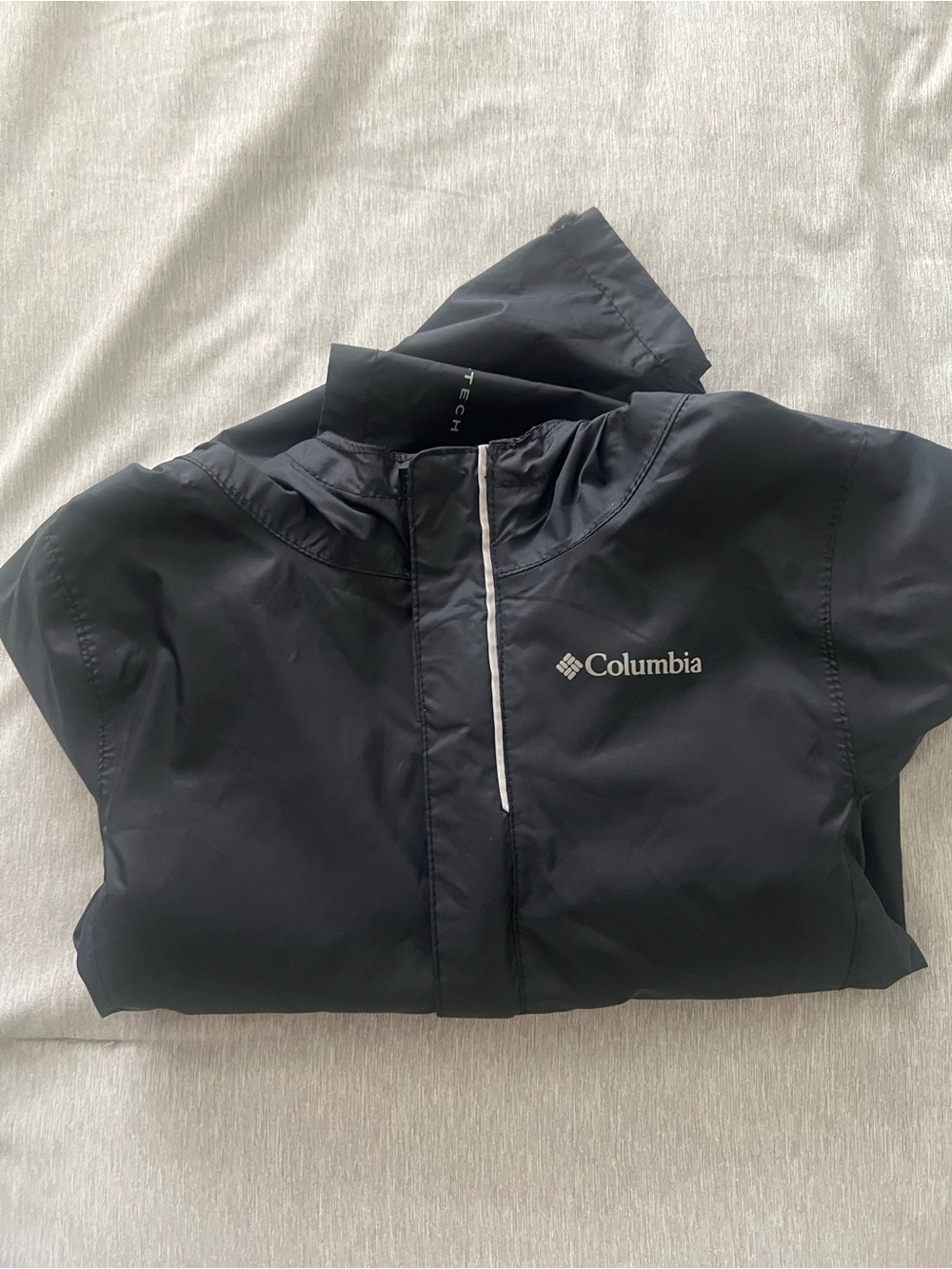 Columbia Black Hooded Shell Jacket with Subtle Mesh Lining